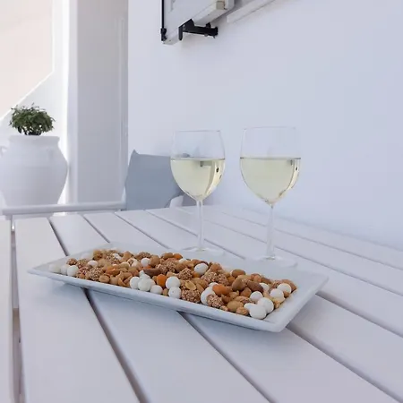 And Spacious In Paros Apartment