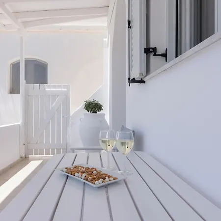 And Spacious In Paros Apartment