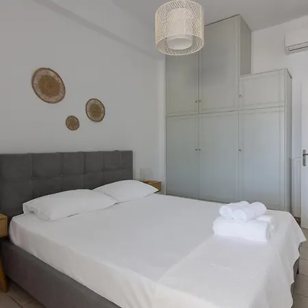 And Spacious In Paros Apartment