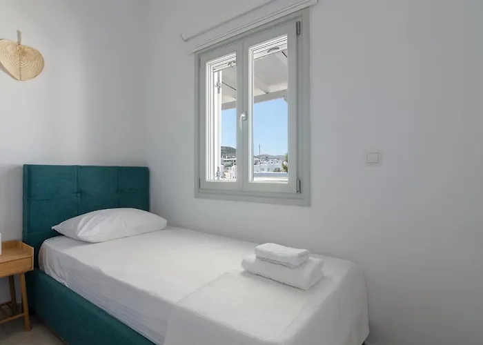 And Spacious In Paros דירה נאוסה